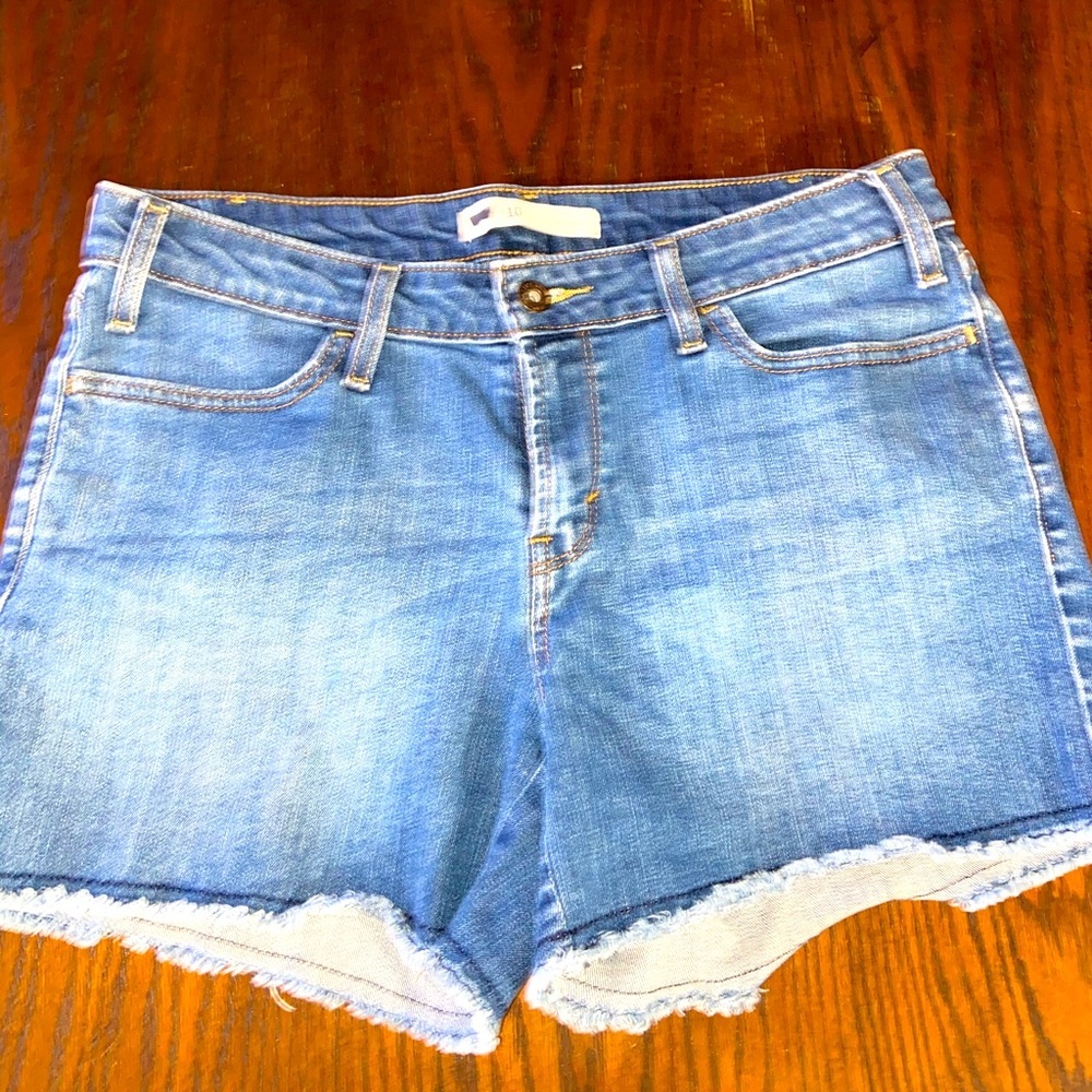 Woman’s Levi’s shorts